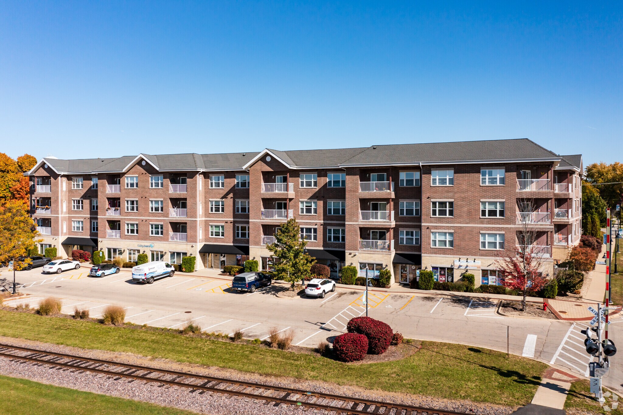 15-85 N Woodbury St, South Elgin, IL à louer Photo principale– Image 1 sur 31