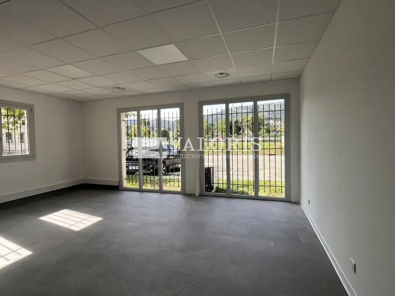 Bureau dans La Penne-sur-Huveaune à louer - Photo intérieure – Image 2 sur 7