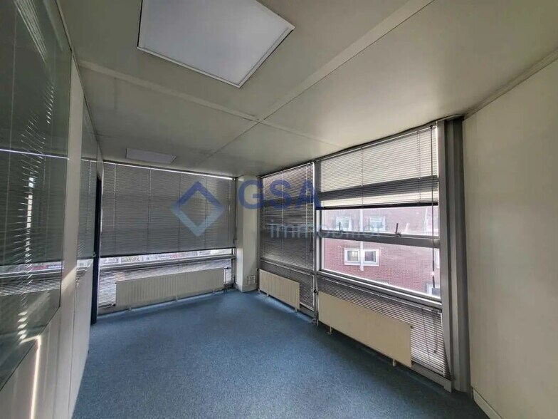 Bureau dans Évry-Courcouronnes à louer - Photo de l’immeuble – Image 1 sur 3