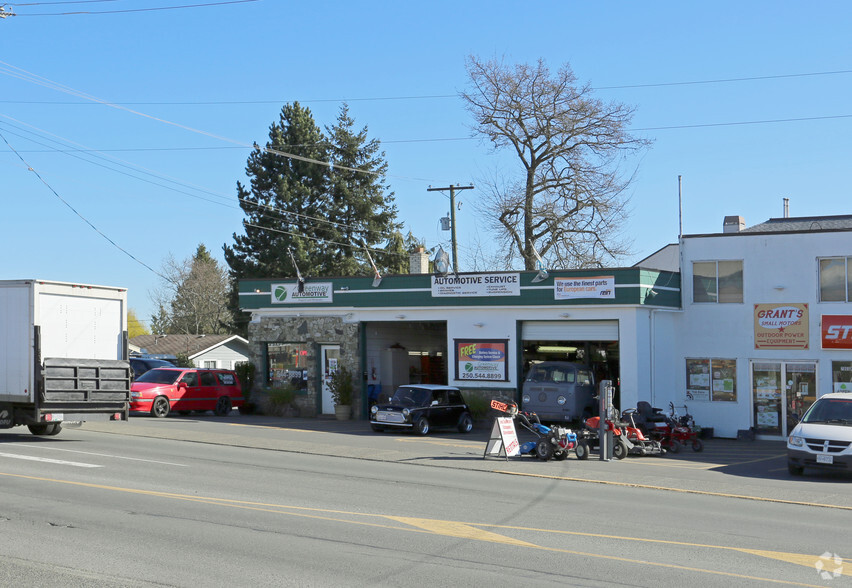 7865 East Saanich Rd, Central Saanich, BC à vendre - Photo principale – Image 1 sur 4