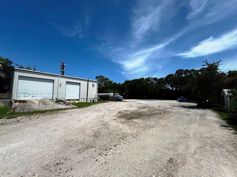 3596 Prospect Ave, Naples, FL à louer - Photo de l’immeuble – Image 2 sur 5
