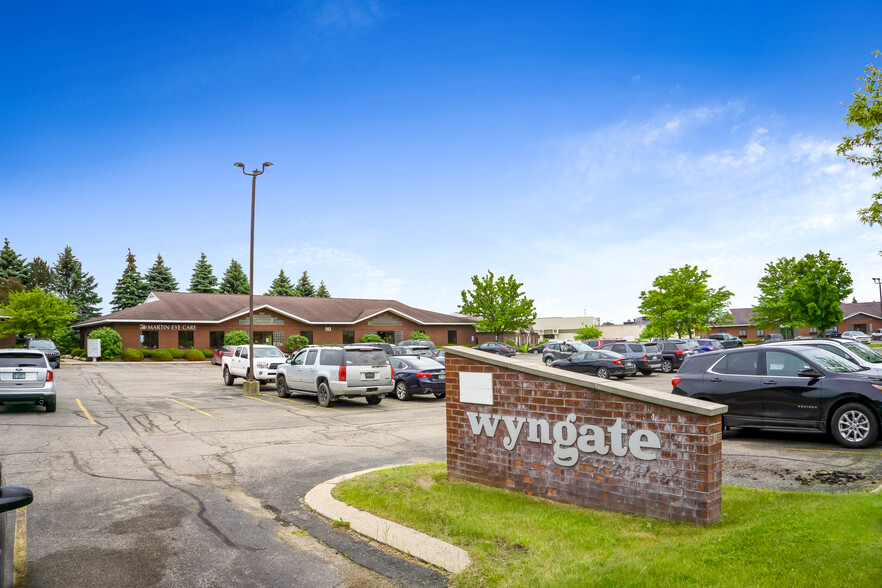 114 S Greenville West Dr, Greenville, MI à louer - Photo de l’immeuble – Image 3 sur 7