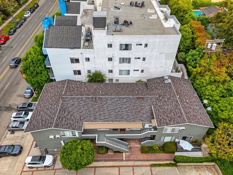 1940 S Beverly Glen Blvd, Los Angeles, CA à vendre - Photo de l’immeuble – Image 2 sur 30