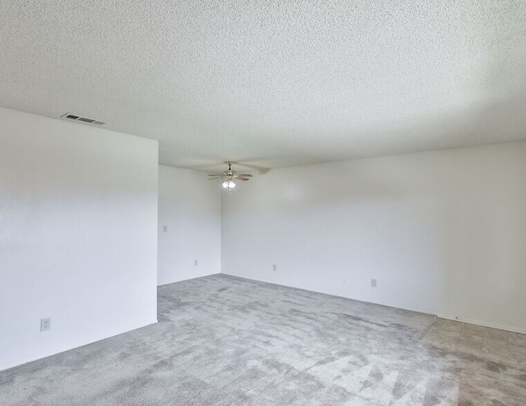 345 W 41st St, San Bernardino, CA à vendre - Photo de l’immeuble – Image 3 sur 69