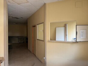 Local commercial dans Parla, Madrid à louer Photo intérieure– Image 2 sur 6