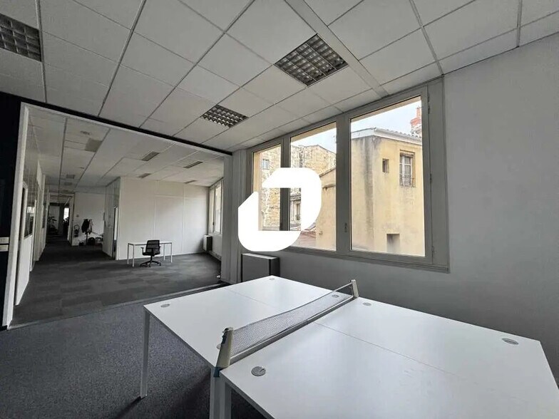 Bureau dans Bordeaux à louer - Photo de l’immeuble – Image 3 sur 13