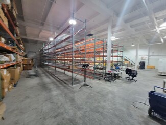 Plus de détails pour 6464 NE 4th Ct, Miami, FL - Industriel/Logistique à louer