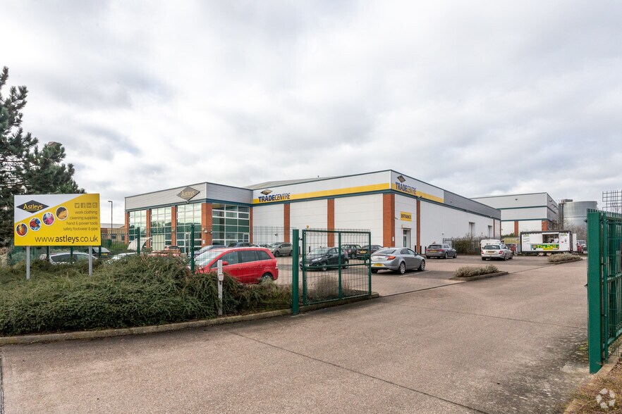 Renown Ave, Coventry à vendre - Photo de l’immeuble – Image 3 sur 17