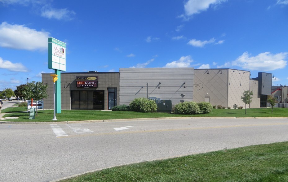 3327 28th St SE, Grand Rapids, MI à louer - Photo de l’immeuble – Image 2 sur 5