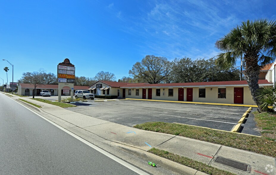 8424 4th St N, Saint Petersburg, FL à louer - Photo de l’immeuble – Image 2 sur 6