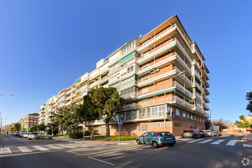 Calle Cabo de San Vicente, 16, Alcorcón, Madrid à vendre - Photo de l’immeuble – Image 2 sur 3