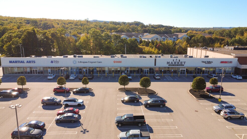 1400 Atwood Ave, Johnston, RI à louer - Photo de l’immeuble – Image 2 sur 7