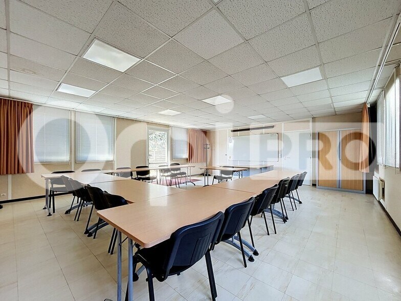 Bureau dans Fitz-James à vendre - Photo de l’immeuble – Image 2 sur 7