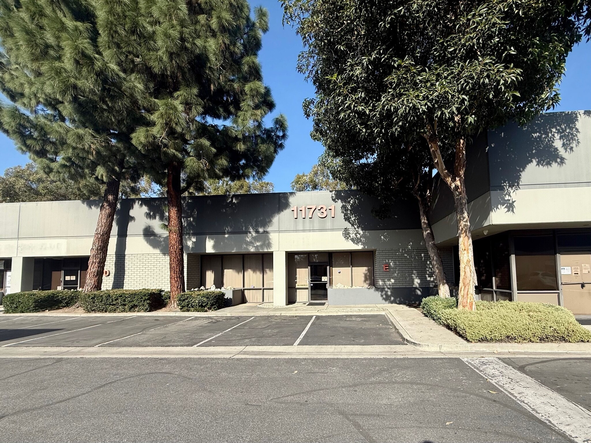11721 Telegraph Rd, Santa Fe Springs, CA à louer Photo de l’immeuble– Image 1 sur 12