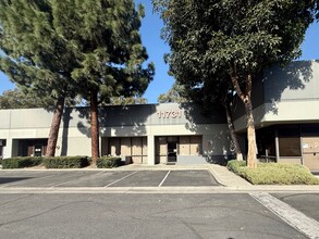 11721 Telegraph Rd, Santa Fe Springs, CA à louer Photo de l’immeuble– Image 2 sur 12