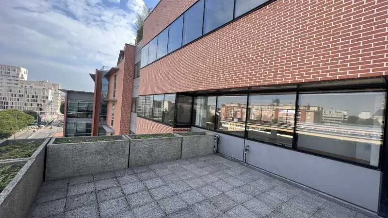 Bureau dans Ivry-sur-Seine à louer - Photo de l’immeuble – Image 3 sur 13