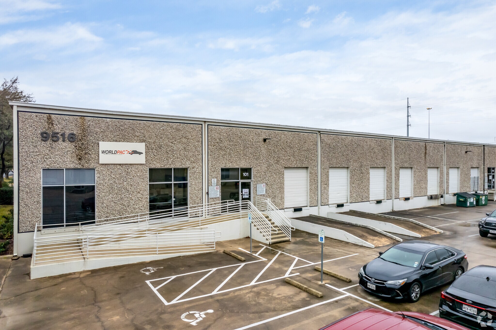 9516 Neils Thompson Dr, Austin, TX à louer Photo principale– Image 1 sur 7