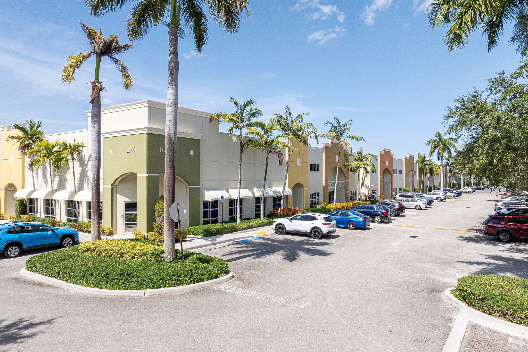 11251 NW 20th St, Miami, FL à louer Photo principale– Image 1 sur 25