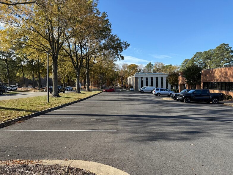 2706-2716 Enterprise Pky, Richmond, VA à louer - Photo de l’immeuble – Image 3 sur 4
