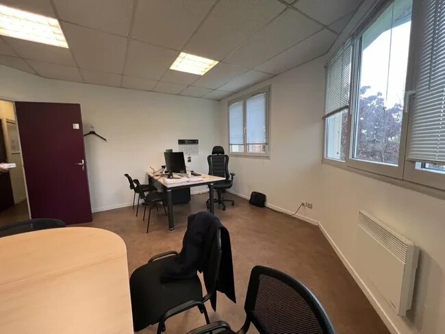 Plus de détails pour Bureau à louer