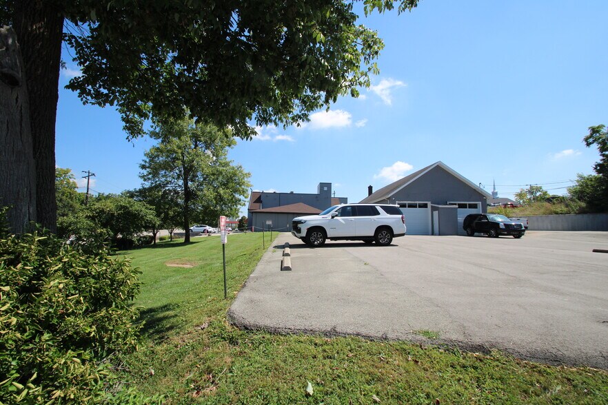 105 N Madison Ave, Louisville, KY à louer - Photo de l’immeuble – Image 3 sur 11