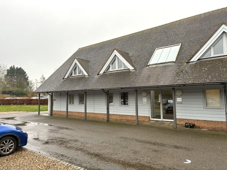 Duxford Rd, Saffron Walden à louer - Photo de l’immeuble – Image 2 sur 3