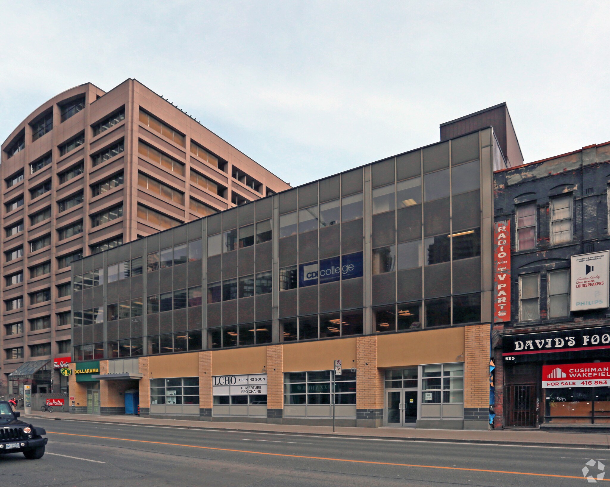 543-547 Yonge St, Toronto, ON à louer Photo principale– Image 1 sur 2