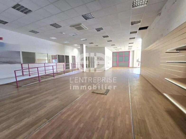 Bureau dans Villeneuve-Loubet à louer - Photo de l’immeuble – Image 2 sur 16