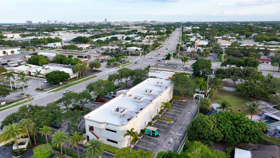 2061 NW 2nd Ave, Boca Raton, FL à louer - Vidéo sur l’annonce professionnelle – Image 2 sur 31