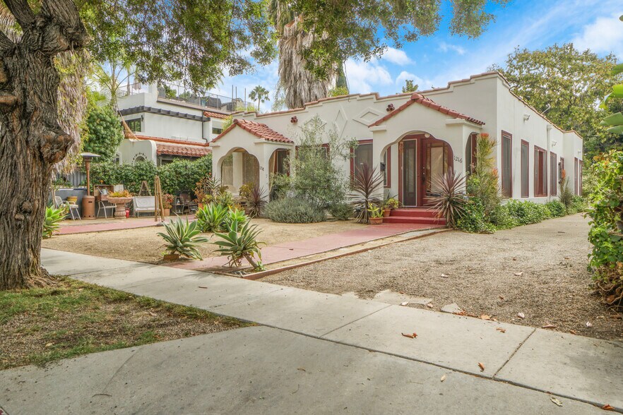 1218 Poinsettia Dr, West Hollywood, CA à vendre - Photo de l’immeuble – Image 3 sur 14
