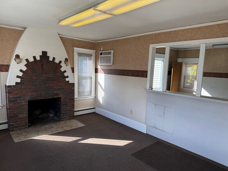 1567 Centerville Rd, Warwick, RI à vendre - Photo de l’immeuble – Image 2 sur 13