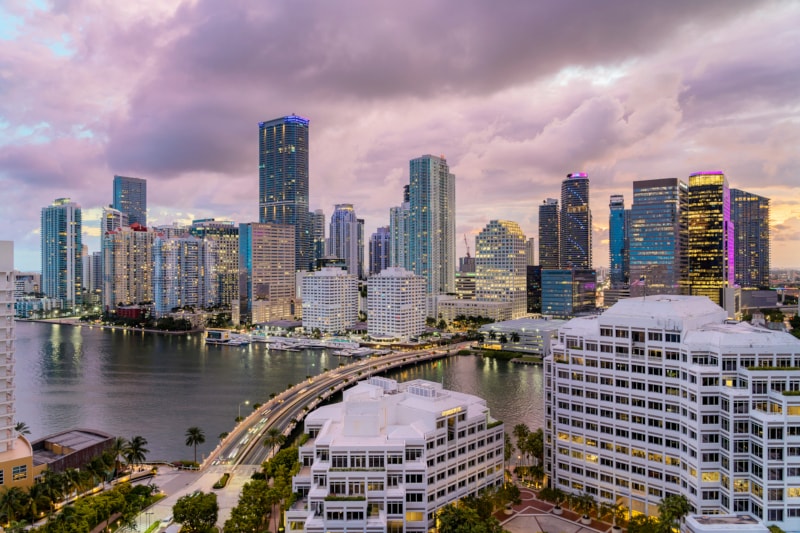 520 Brickell Key Dr, Miami, FL à louer - Photo de l’immeuble – Image 3 sur 16