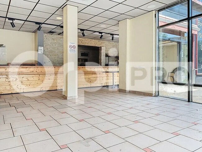 Plus de détails pour Local commercial à vendre