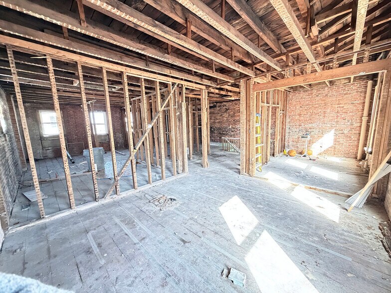 42 Broad St, Keyport, NJ à vendre - Photo intérieure – Image 3 sur 6