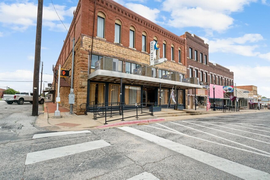 100 N Texas St, De Leon, TX à vendre - Photo de l’immeuble – Image 1 sur 39