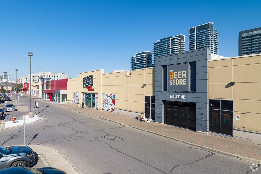 8783-8889 Yonge St, Richmond Hill, ON à louer - Photo de l’immeuble – Image 2 sur 9