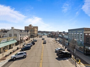 226 Broad St, Lake Geneva, WI à louer Photo intérieure– Image 2 sur 22