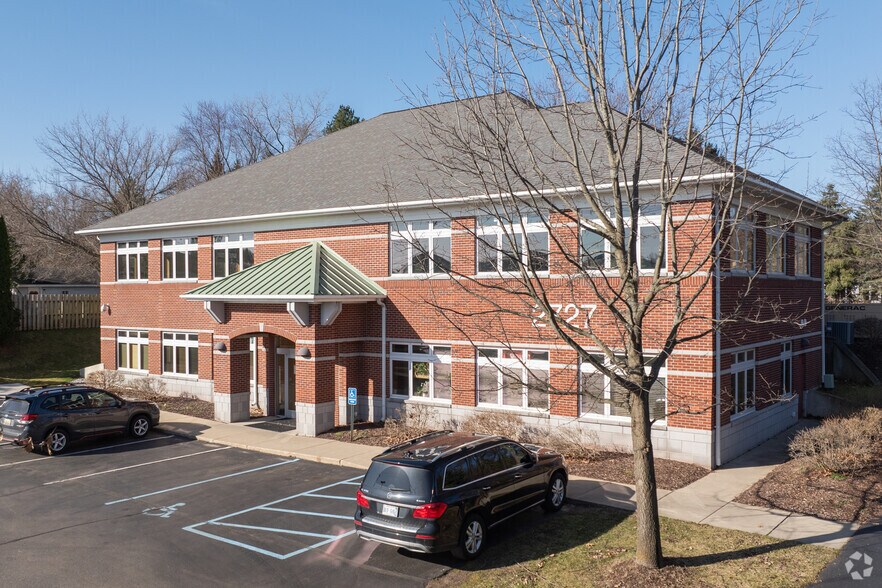 2727 E Beltline Ave NE, Grand Rapids, MI à louer - Photo principale – Image 1 sur 5