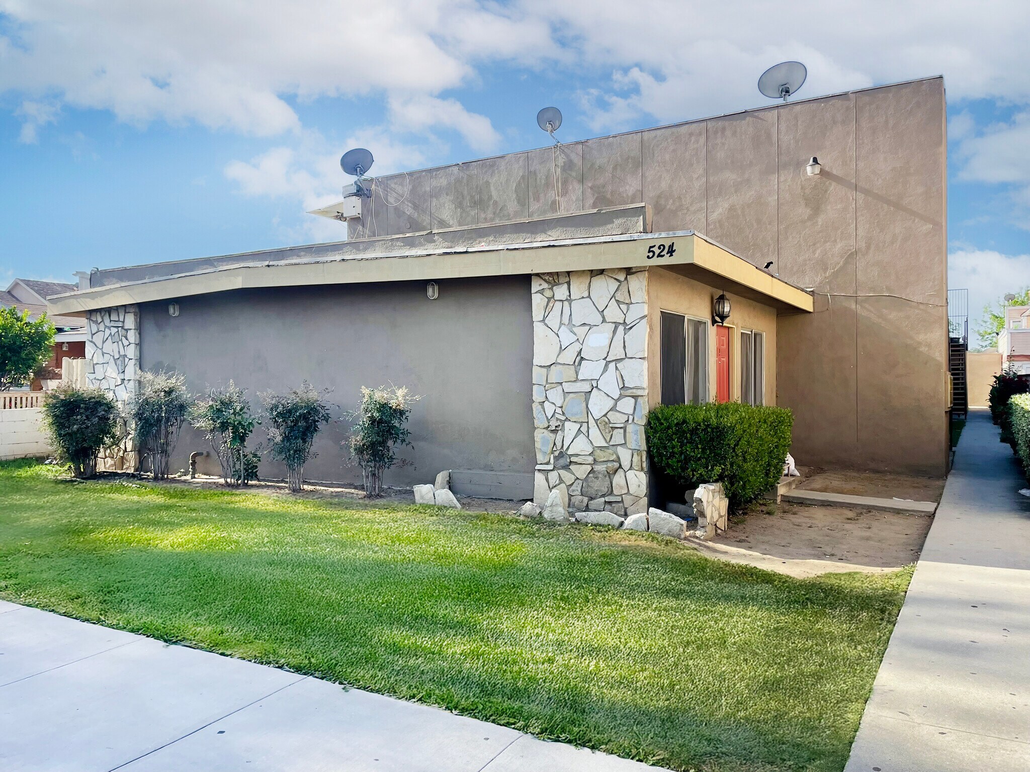 524 W Williamson Ave, Fullerton, CA à vendre Photo de l’immeuble– Image 1 sur 13