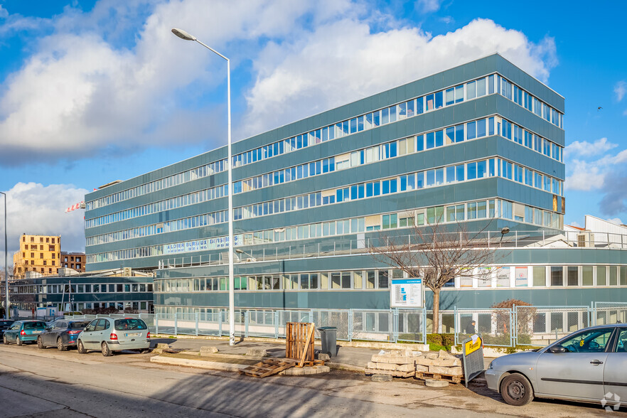 Bureau dans Nanterre à louer - Photo de l’immeuble – Image 2 sur 4