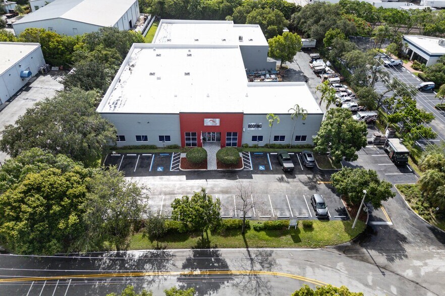590 Goolsby Blvd, Deerfield Beach, FL à vendre - Photo de l’immeuble – Image 1 sur 46