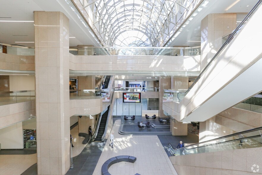 700 9th Ave SW, Calgary, AB à louer - Hall d’entrée – Image 3 sur 16
