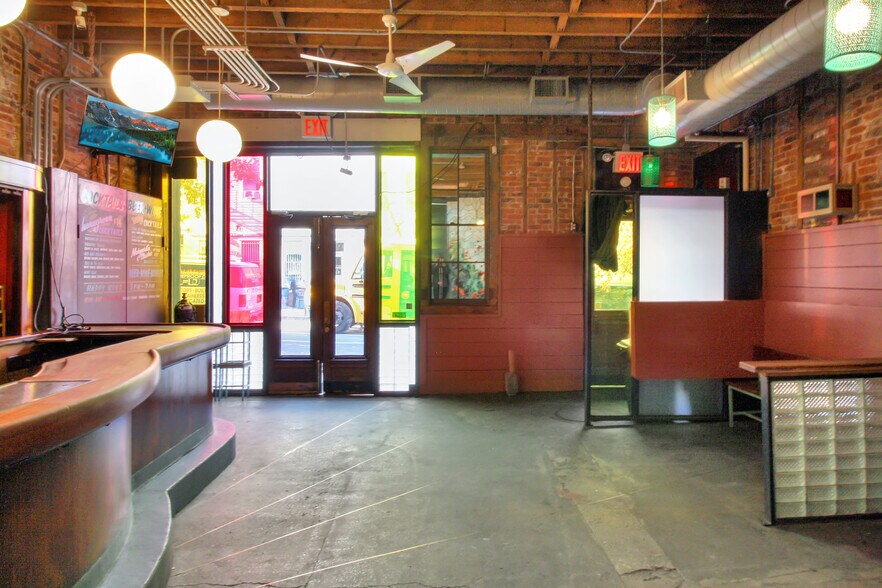 236 Troutman St, Brooklyn, NY à louer - Photo de l’immeuble – Image 2 sur 3