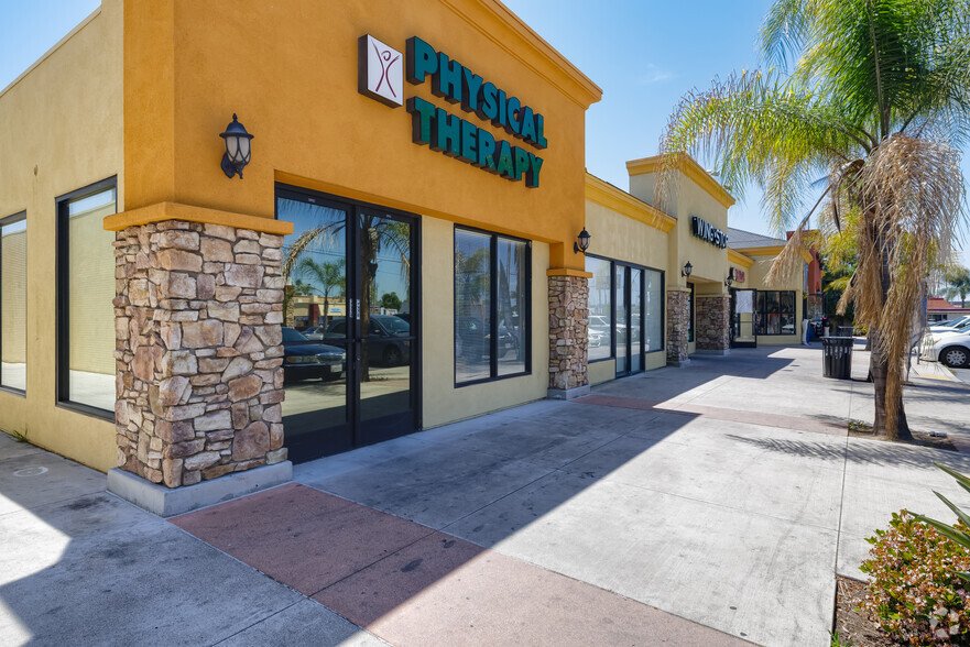 1815 E Valley Pky, Escondido, CA à louer - Photo de l’immeuble – Image 3 sur 17