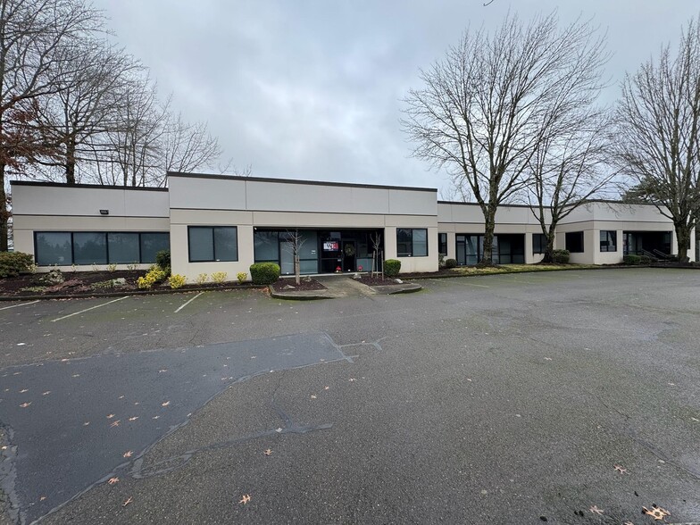 7180 SW Sandburg St, Tigard, OR à louer - Photo de l’immeuble – Image 1 sur 4