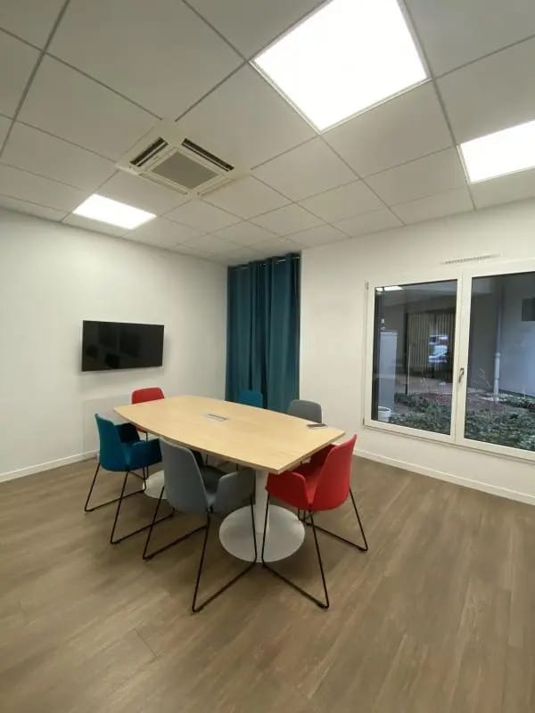 Plus de détails pour 4 Bis Avenue Camille Rousset, Bron - Bureau à louer