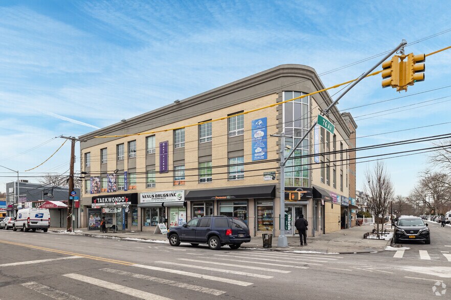 7543 Parsons Blvd, Flushing, NY à vendre - Photo principale – Image 1 sur 41