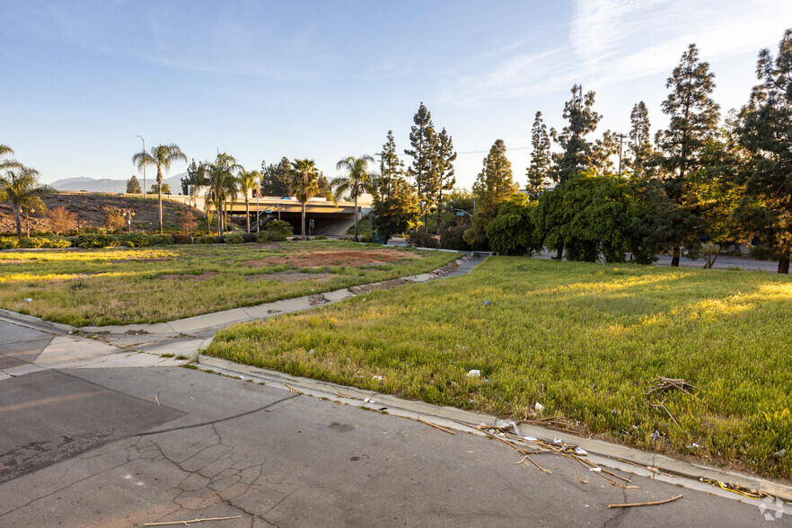 2705 S Towne Ave, Pomona, CA à louer - Photo de l’immeuble – Image 2 sur 4