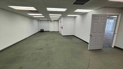 2740 E Oakland Park Blvd, Fort Lauderdale, FL à louer Photo intérieure– Image 2 sur 16