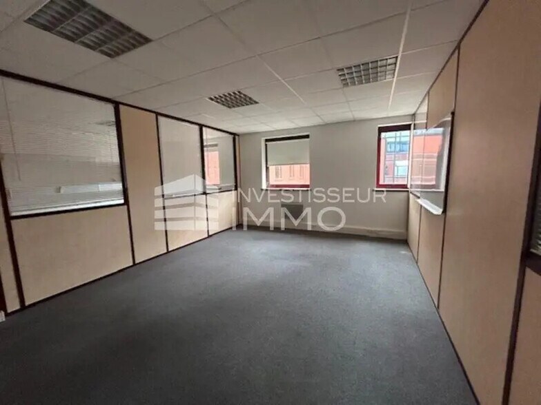 Bureau dans Champs-sur-Marne à louer - Photo intérieure – Image 2 sur 5